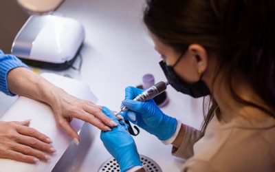 How to Become a Nail Technician in Los Angeles: Manicuring School, Licensing, and Career Options