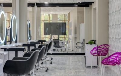 How Cosmetology Students Develop Their Own Professional Style and Personal Brand